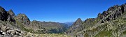 26 Vista sulla pietrosa Valle di Trona (alta Valle della Pietra)